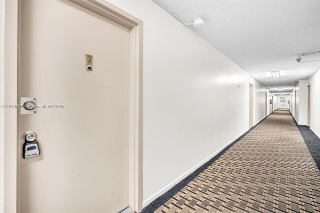 6500 Cypress Rd, Unit 408 in Plantation, FL - Building Photo - Building Photo