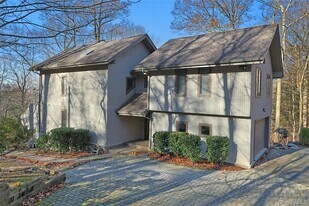 300 Clausland Mountain Rd in Blauvelt, NY - Building Photo