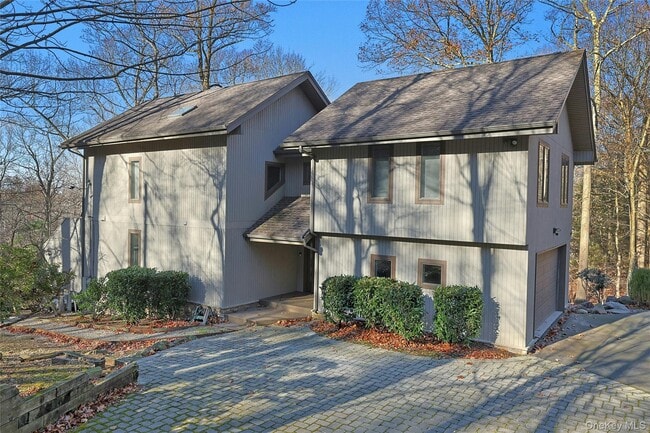 property at 300 Clausland Mountain Rd