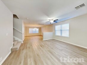 15819 Hastings Park in Selma, TX - Foto de edificio - Building Photo