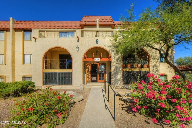 6351 N Barcelona Ct, Unit 824 in Tucson, AZ - Foto de edificio - Building Photo