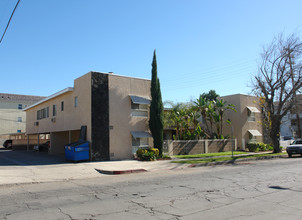 4808 Riverton Ave in North Hollywood, CA - Foto de edificio - Building Photo