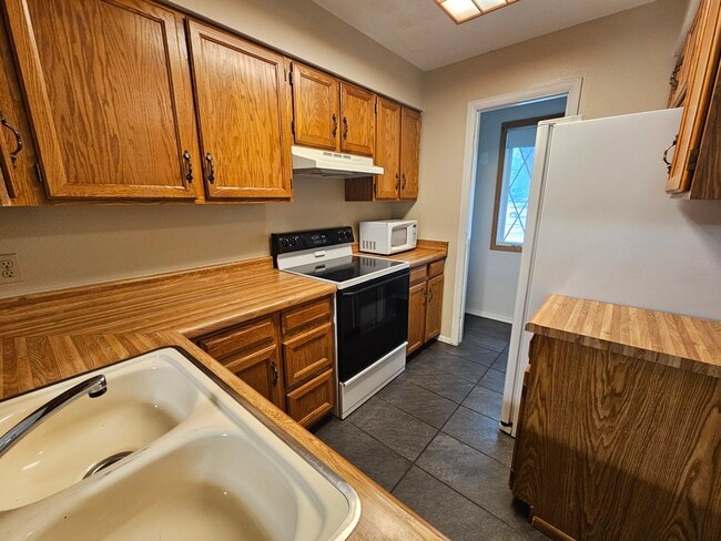 3509 Queen Anne Way in Colorado Springs, CO - Foto de edificio - Building Photo
