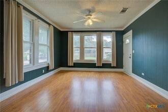 262 Clemens Ave in New Braunfels, TX - Building Photo - Building Photo