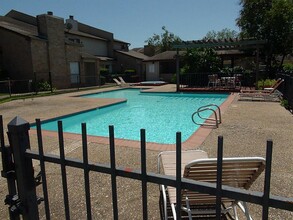 13357 Parkway Blvd in Sugar Land, TX - Building Photo - Building Photo