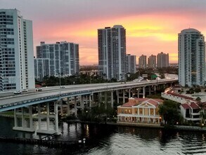 19390 Collins Ave in Sunny Isles Beach, FL - Foto de edificio - Building Photo