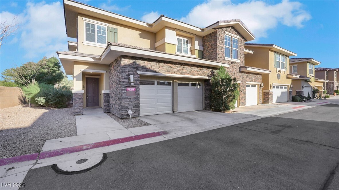 11318 McKinney Falls St in Las Vegas, NV - Building Photo