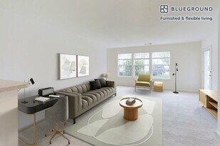 313 Avalon Cir in Smithtown, NY - Building Photo