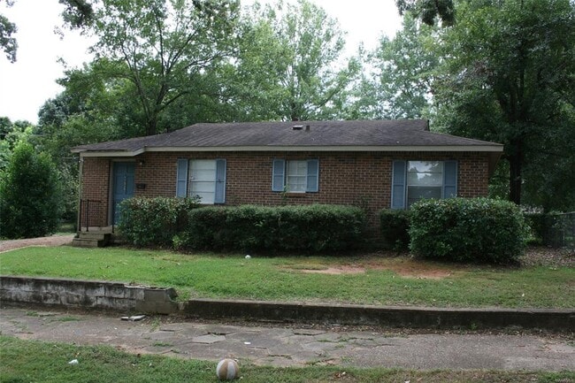 property at 2050 Yancey Ave