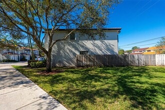 11851 SW 80th Ter in Miami, FL - Foto de edificio - Building Photo