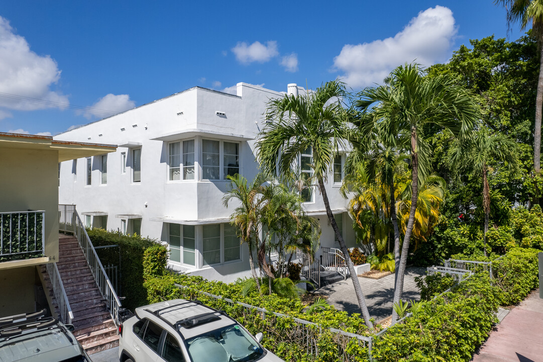 Blue Place in Miami Beach, FL - Building Photo