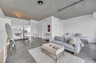 133 NE 2nd Ave, Unit 415 in Miami, FL - Building Photo - Building Photo