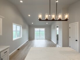 3719 33rd St S in Moorhead, MN - Building Photo