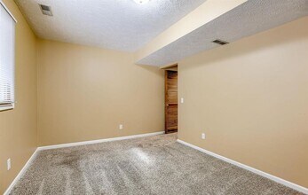 309 E 17th Ave in Bellevue, NE - Building Photo - Building Photo