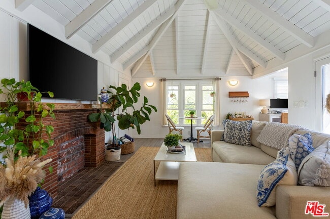 property at 444 S Roxbury Dr