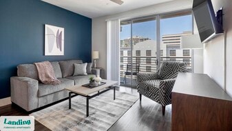 2323 E Highland Ave in Phoenix, AZ - Building Photo