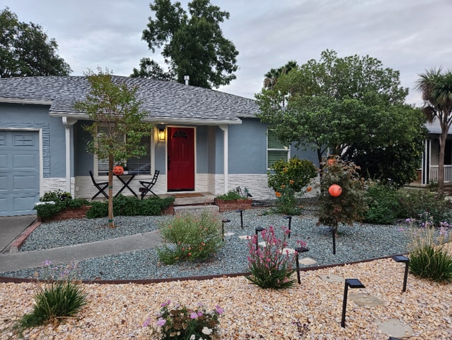 property at 2016 W Sonoma Ave