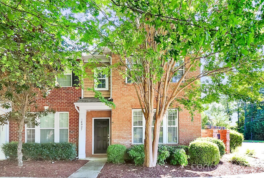 10027 Juniper Trace Drive in Charlotte, NC - Building Photo