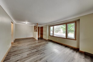 452 N Alexander St in San Fernando, CA - Building Photo