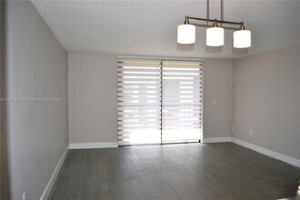 8045 SW 107th Ave in Miami, FL - Building Photo - Building Photo