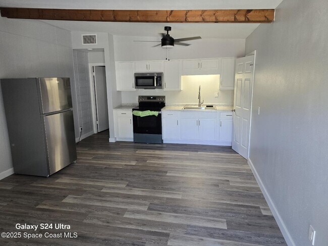 1017 English St in Titusville, FL - Foto de edificio - Building Photo
