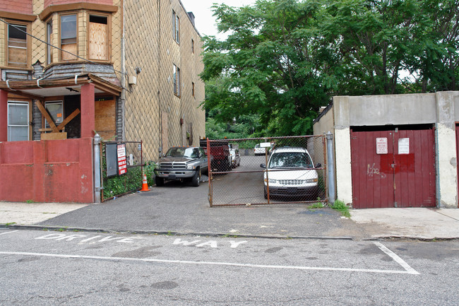 610-612 12th St in Union City, NJ - Foto de edificio - Building Photo