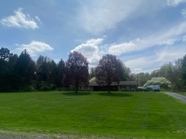 10619 Douglas Ave in Plainwell, MI - Building Photo - Building Photo