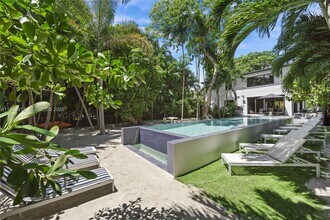 1210 NE 89th St in Miami, FL - Building Photo - Building Photo