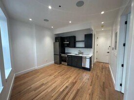 340 Broadway in Brooklyn, NY - Building Photo