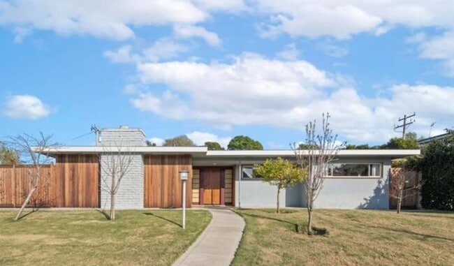 property at 424 St Andrews Rd