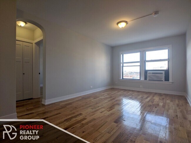 510 W Arlington Pl, Unit 4 in Chicago, IL - Building Photo - Building Photo