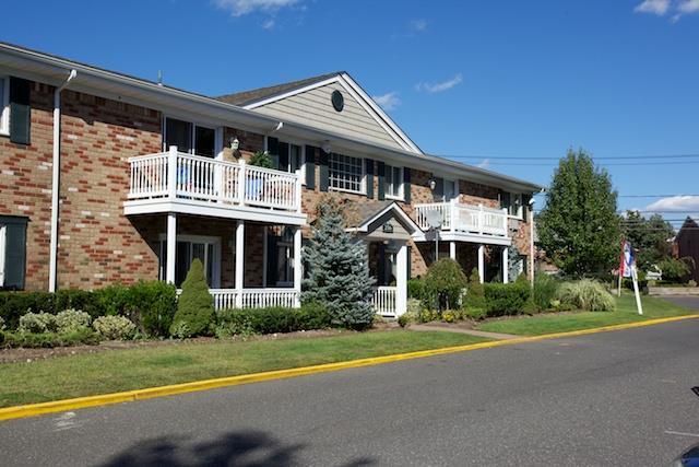 216 Lakeland Ave-Unit -L7 in Sayville, NY - Building Photo
