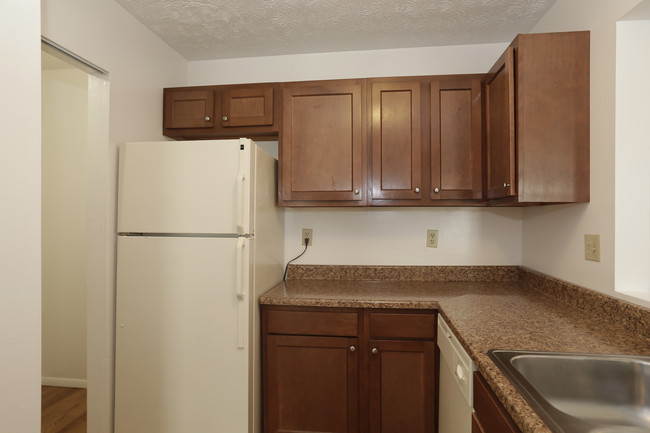 CedarBrook Apartments in Barberton, OH - Building Photo - Interior Photo