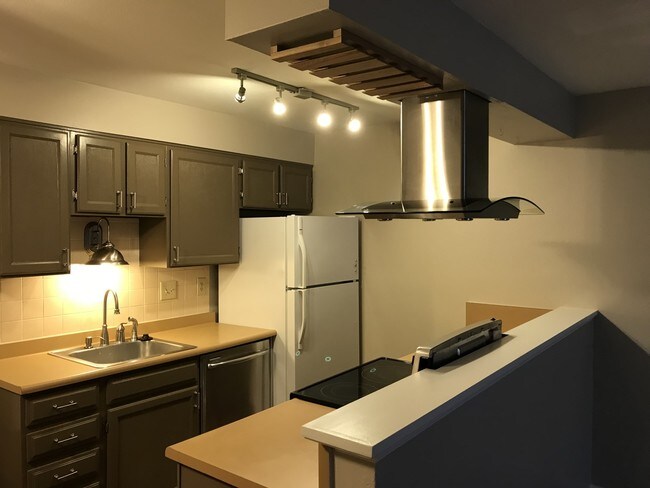 665 Manhattan Dr-Unit -#205 in Boulder, CO - Building Photo - Building Photo