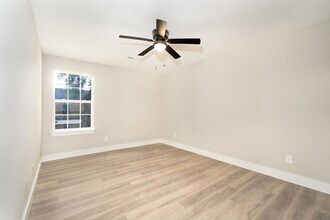 Flats on Florida 3313 in North Charleston, SC - Building Photo - Building Photo