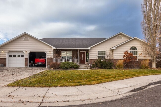 property at 396 Palomino Dr