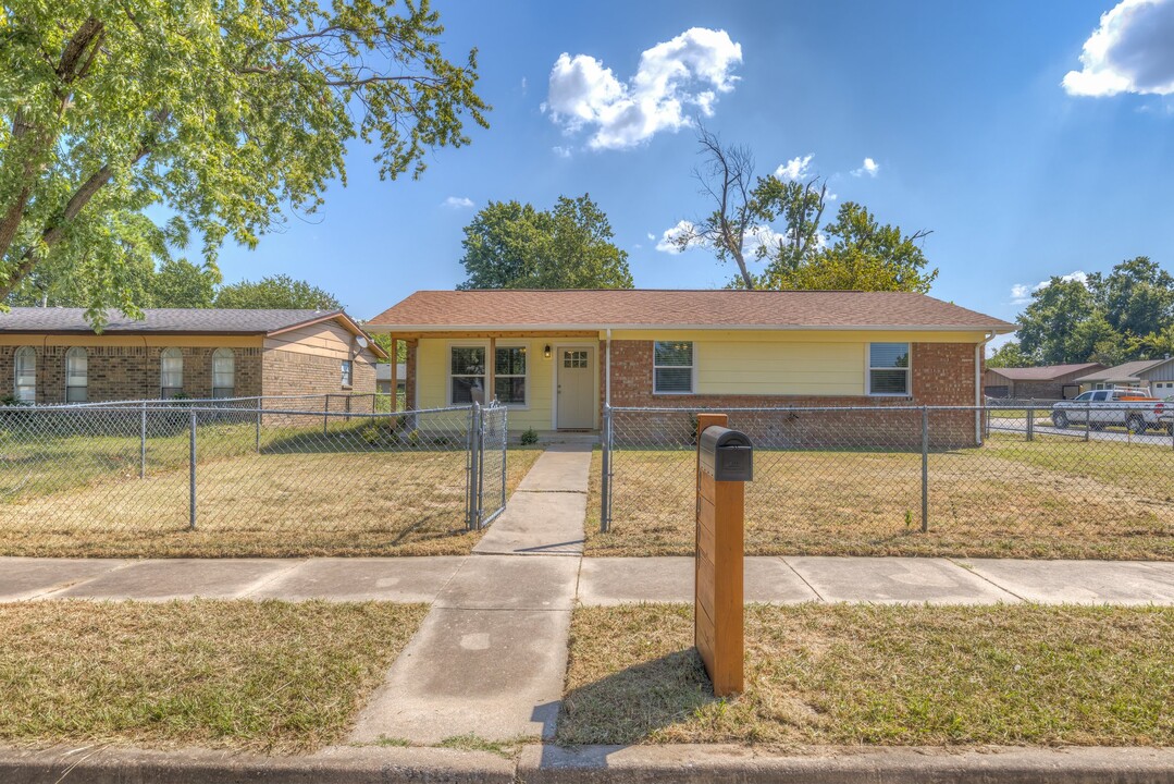 2439 S 123rd E Ave in Tulsa, OK - Building Photo