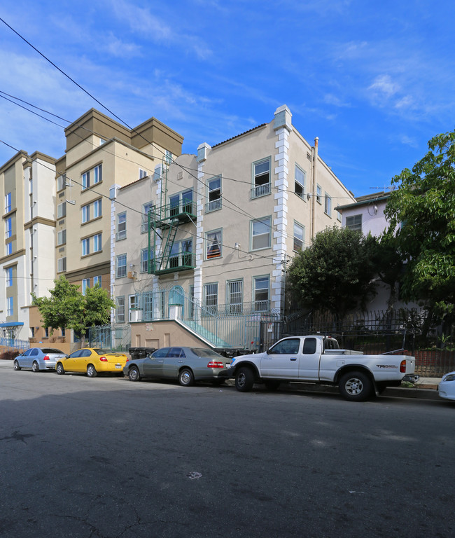 2927 Francis Ave in Los Angeles, CA - Building Photo - Building Photo