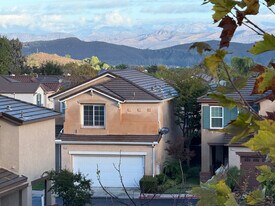 590 Yarrow Dr in Simi Valley, CA - Building Photo