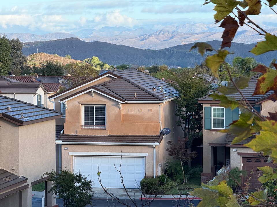 590 Yarrow Dr in Simi Valley, CA - Building Photo