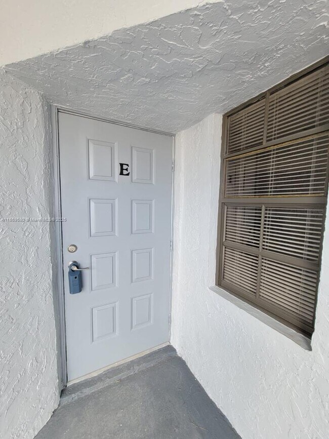 960 N Franklin Ave in Homestead, FL - Foto de edificio - Building Photo