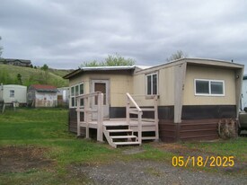 430 N C St in Livingston, MT - Building Photo