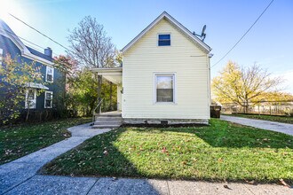 7813 Elizabeth St, Unit Top floor of duplex in Cincinnati, OH - Building Photo - Building Photo