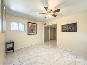 1094 Manzanita Ave in Chico, CA - Building Photo - Building Photo