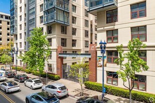 1150 J St, Unit 807 in San Diego, CA - Building Photo