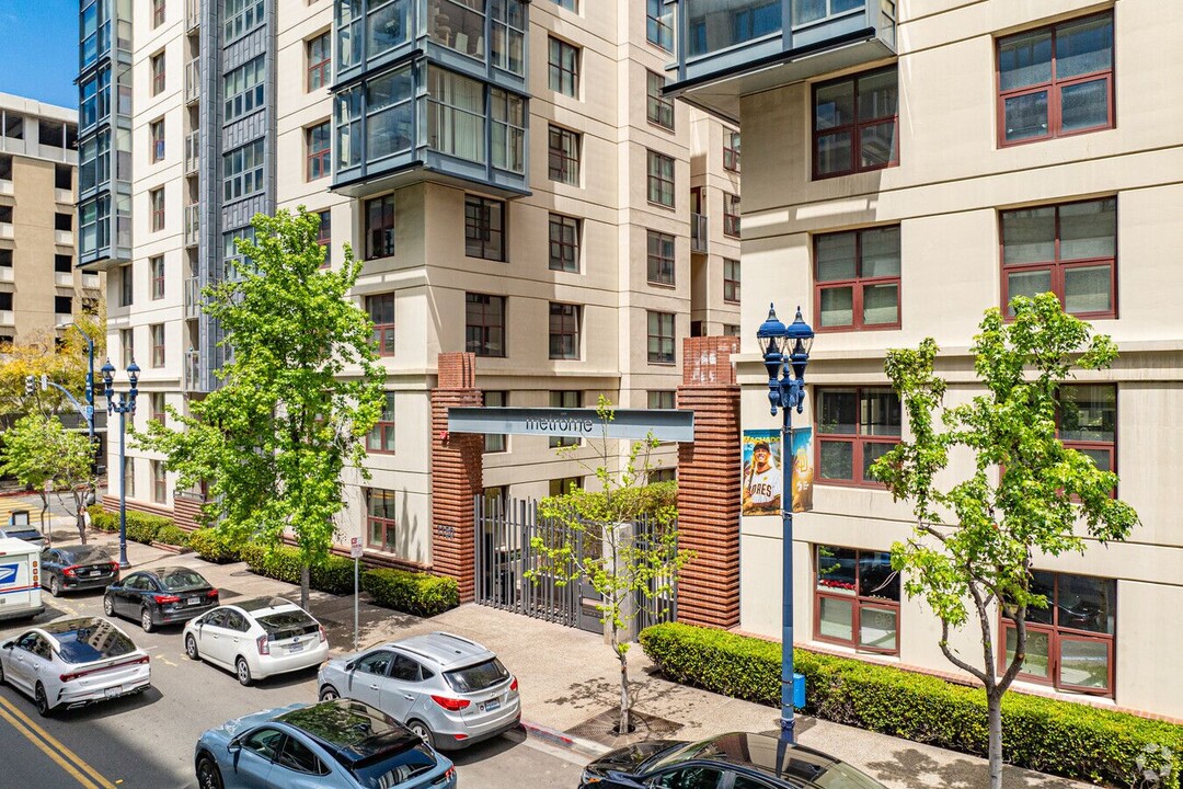 1150 J St, Unit 807 in San Diego, CA - Building Photo