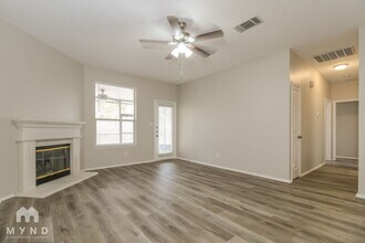 3941 Overlake Dr in Denton, TX - Foto de edificio - Building Photo