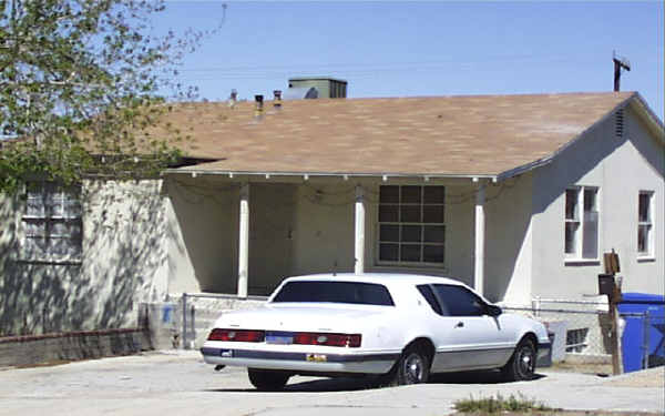 631 W Buena Vista St in Barstow, CA - Foto de edificio - Building Photo