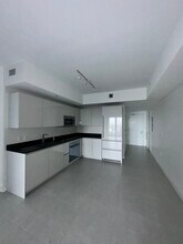 1010 Brickell Ave, Unit 4410 in Miami, FL - Building Photo - Building Photo