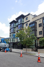 Moderno in Washington, DC - Foto de edificio - Building Photo